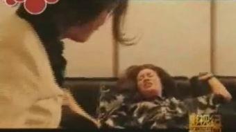 成人弹琴搞笑视频