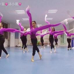 成人简单课桌舞教学视频,跟随课桌舞教学视频,掌握成人简单舞步
